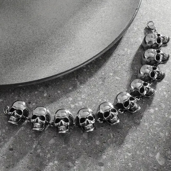 New! MEN'S 10 Skull Link Bracelet. 8" - Picture 5 of 6
